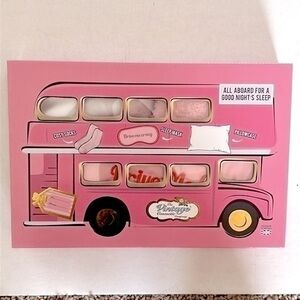 The Vintage Cosmetics sleeping gift set. NWT in box